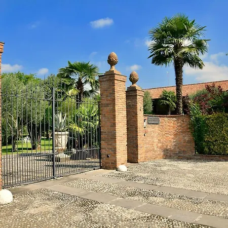 Cascina In Franciacorta Bed & Breakfast